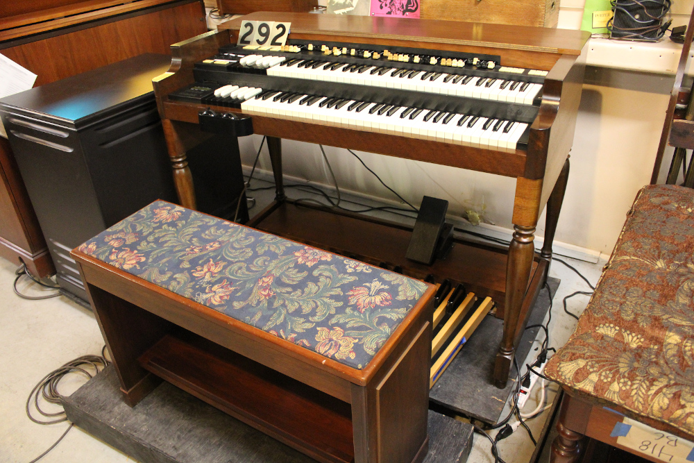 292 is a Hammond XB-3 for sale that is paired with a Leslie 122-XB.