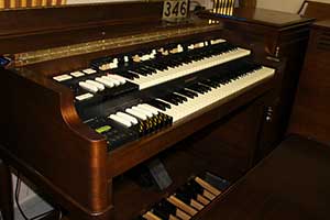 346 - Hammond XB3 Organ