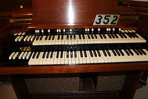 352 - Hammond A105
