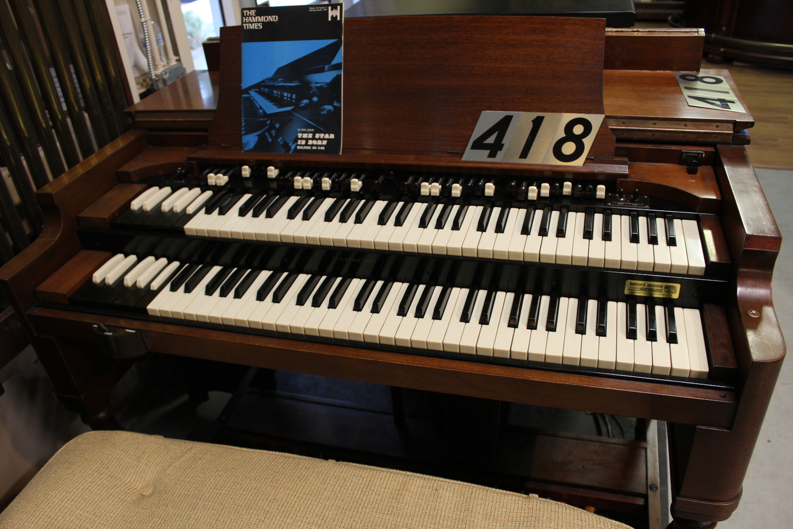 418 is a 1936 Hammond BC from the family of the original owner! Excellent condition! With a new solid-state pre-amp, 2 tone generators & new power amp in the Leslie 122! Serial #11047
