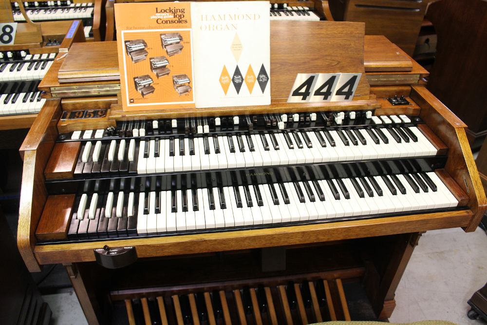 444 is a 1959 Hammond C3 paired with a 122-R Leslie. Serial #79969