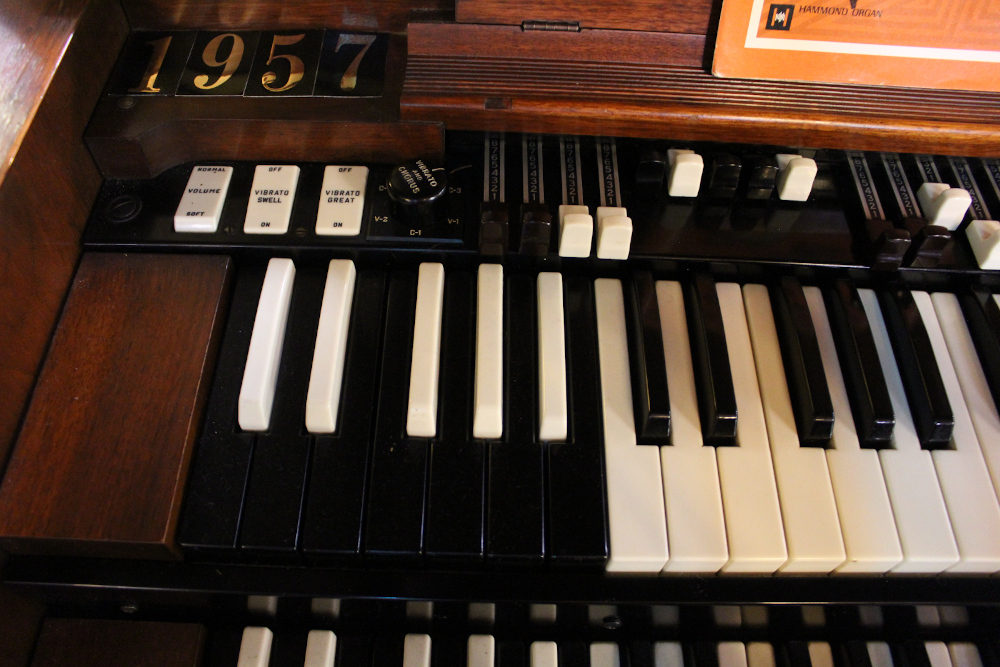 448 is a 1957 Hammond C3 for sale this is in excellent condition.