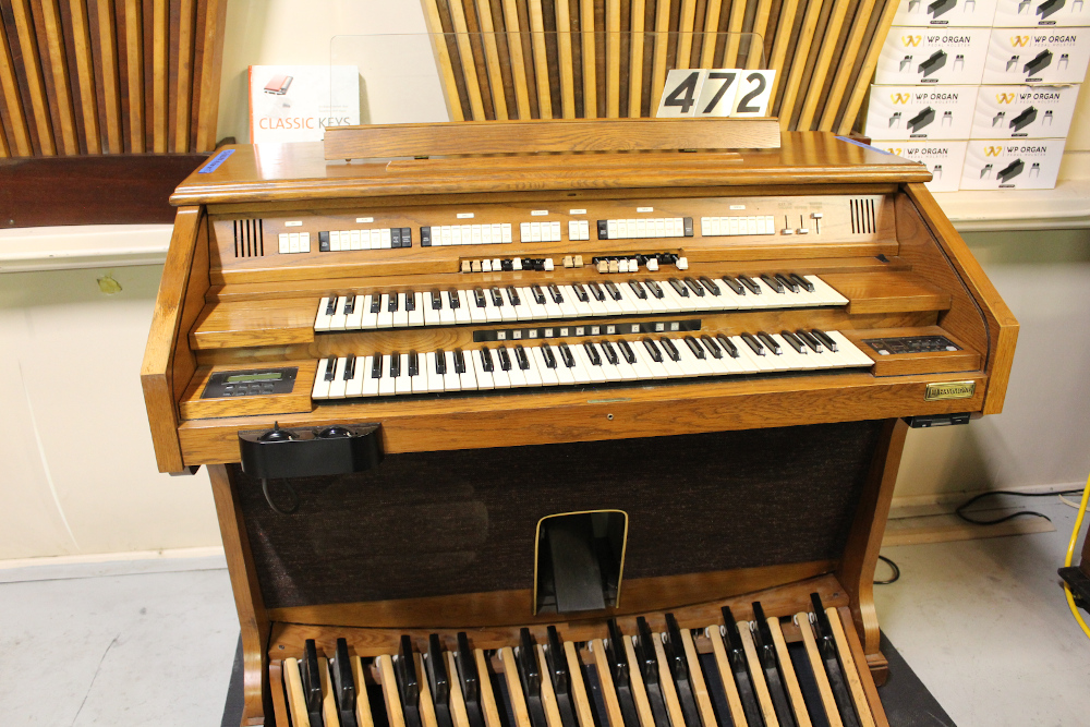 472 is a Hammond 926 in an oak finish from the mid-1990’s. Equipped with MIDI features & can be played through internal speakers! Serial # 260405