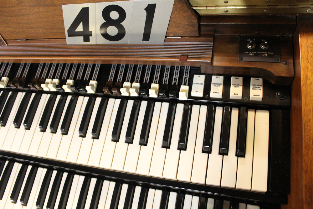 481 is a 1973 Hammond B-3 for sale in great condition.