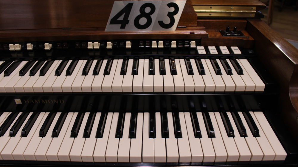 483 is a 1970 Hammond B3 in a Walnut finish.  Serial #B-90771