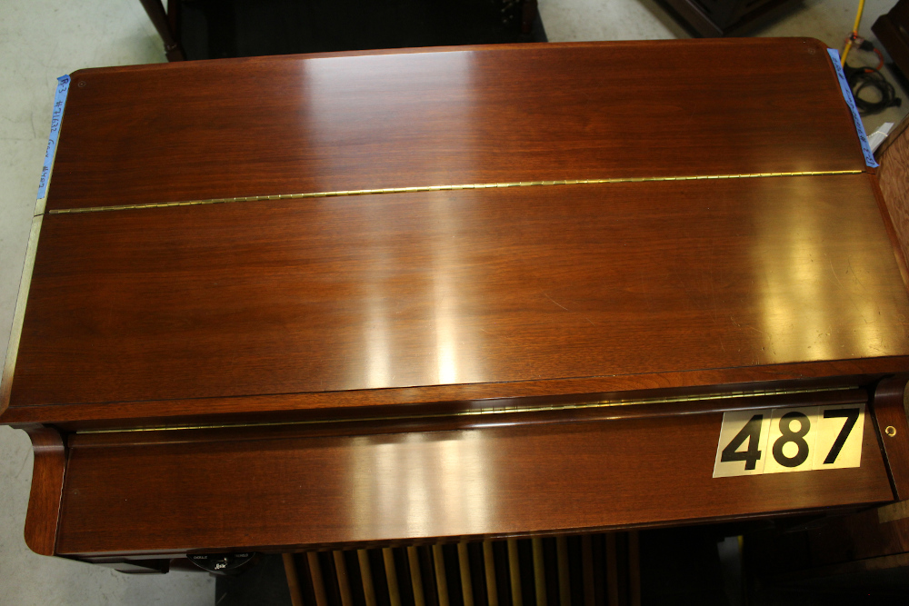 487 is a 1958 Hammond B3 in a dark walnut finish. Serial #71632