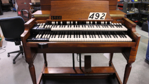492 is a 1966 Hammond B3 in a Walnut finish.  Serial #95876