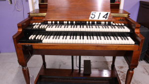 514 is a 1963 Hammond B3 in a Mahogany finish. Serial #89352