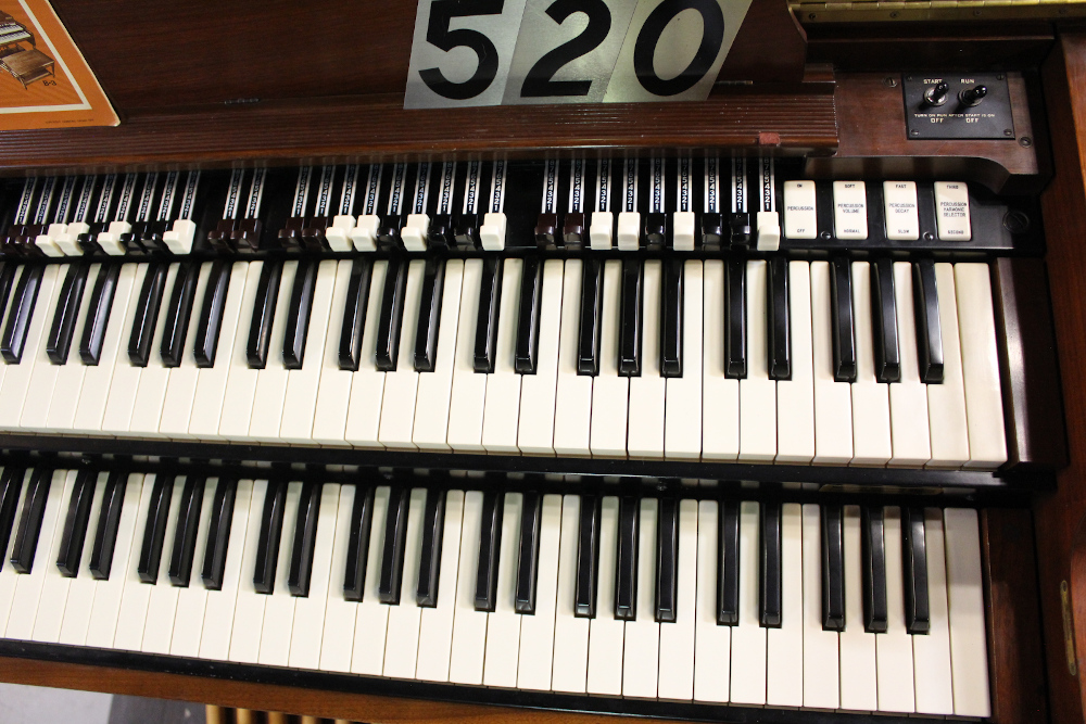 520 is a 1957 Hammond B-3 with some minor sun fading. Serial #65965