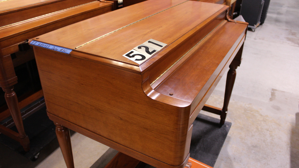 521 is a 1961 Hammond B-3 in a Fruitwood finish world class grain with 2 Leslie 122's.  