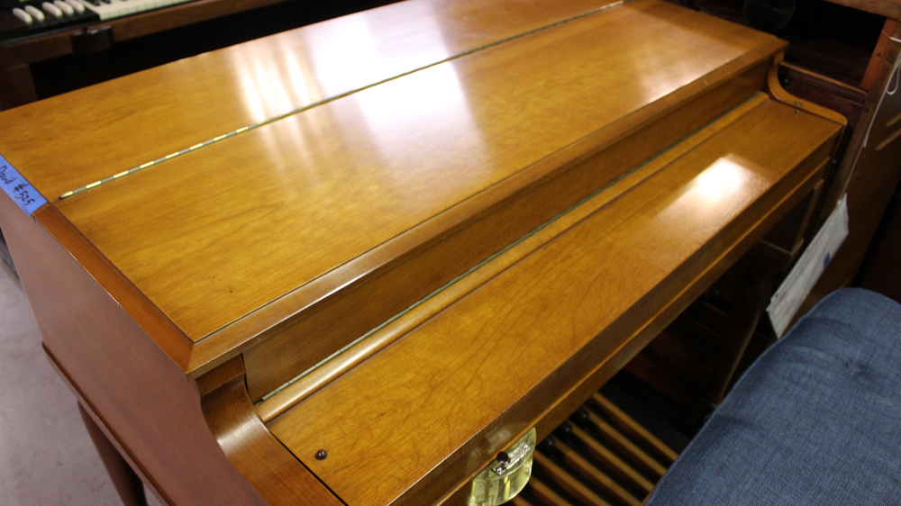 525 is a 1964 Hammond B3 in a fruitwood finish.