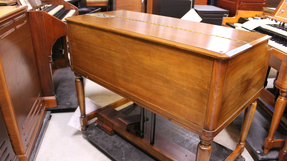 556 is a 1971 Hammond B3 in a Walnut finish close to MINT condition with Leslie 122. Serial #C-155500