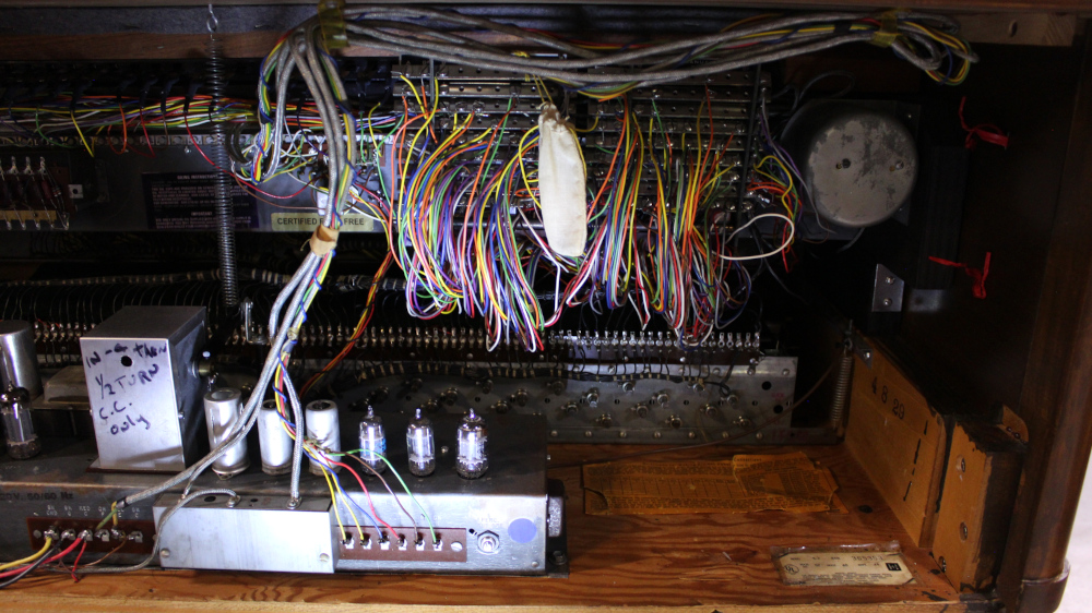 587 is a 1974 Hammond B3 in a Walnut finish. Serial #365353