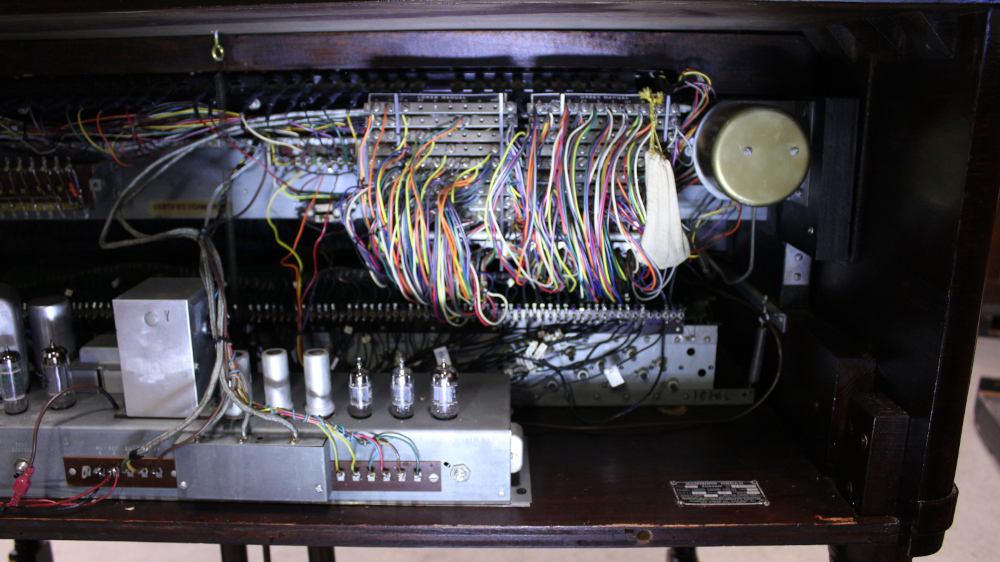 589 is a 1958 Hammond B3.  Serial #74282