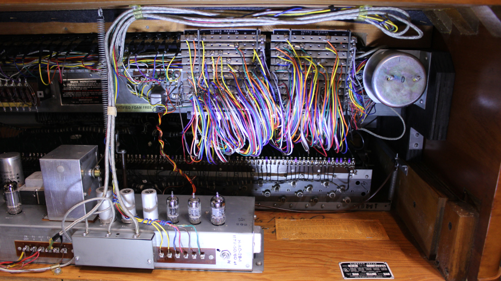 590 is a 1964 Hammond  B3 in a Walnut finish.