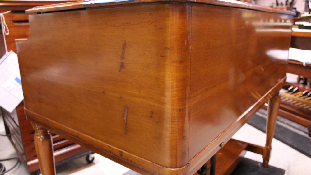596 is a 1964 Hammond B3 in a Fruitwood finish.  Serial #91380