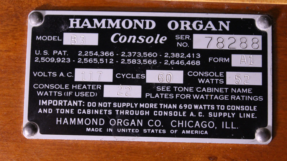600 is a 1959 Hammond B3 in a Walnut finish.  Serial #78288