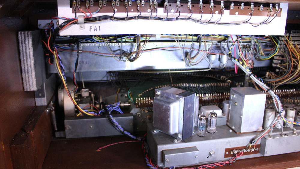 615 is a 1952 Hammond B2 converted to a B3 in a walnut finish.  Serial #45915