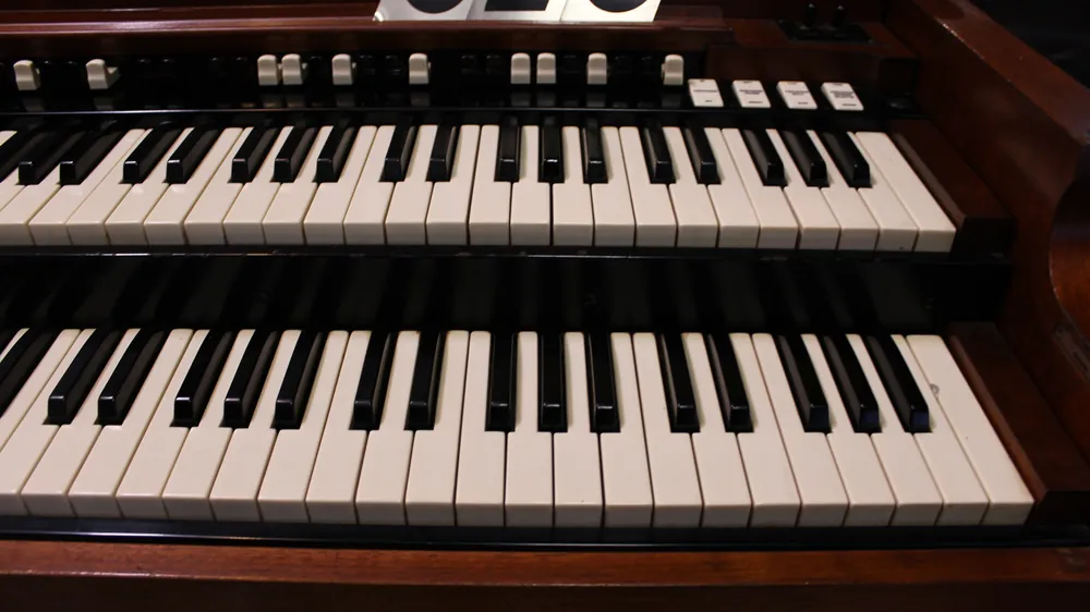 Dual manuals and drawbars on 1959 Hammond B3 #628 in mahogany finish