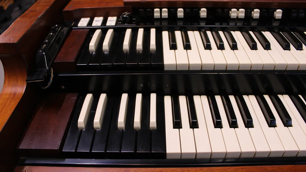 Angled view of keyboards and preset keys on 1959 Hammond B3 #628 in mahogany finish