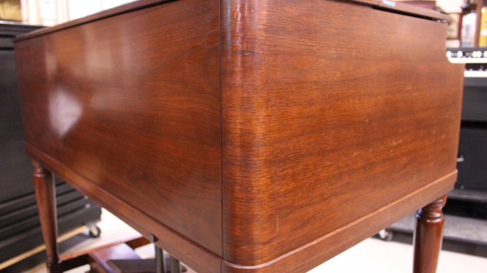 633 is a 1958 Hammond B-3 in a mahogany finish, Serial 73995, for sale now. A golden-era classic that blends elegance, craftsmanship, and the unmistakable Hammond voice. for sale!