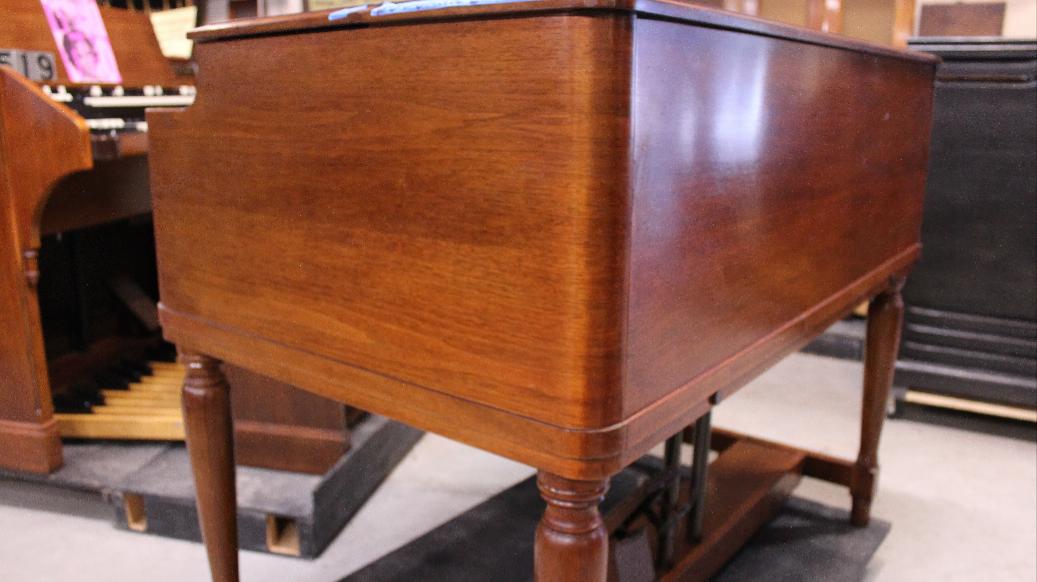 642 is a 1960 Hammond B3 in a walnut finish for sale!
