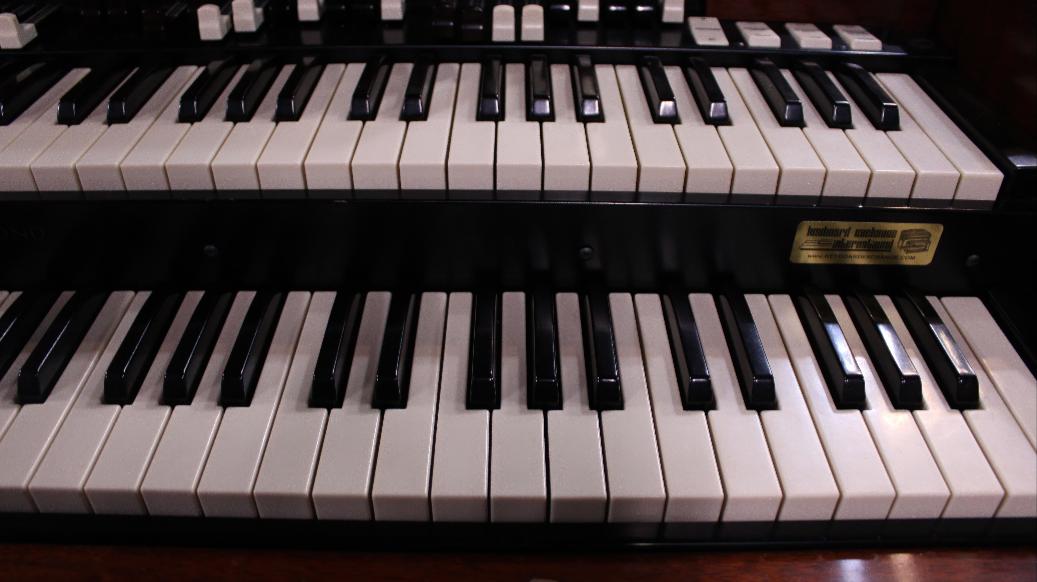643 is a 1963 Hammond A-100 in a mahogany finish for sale!