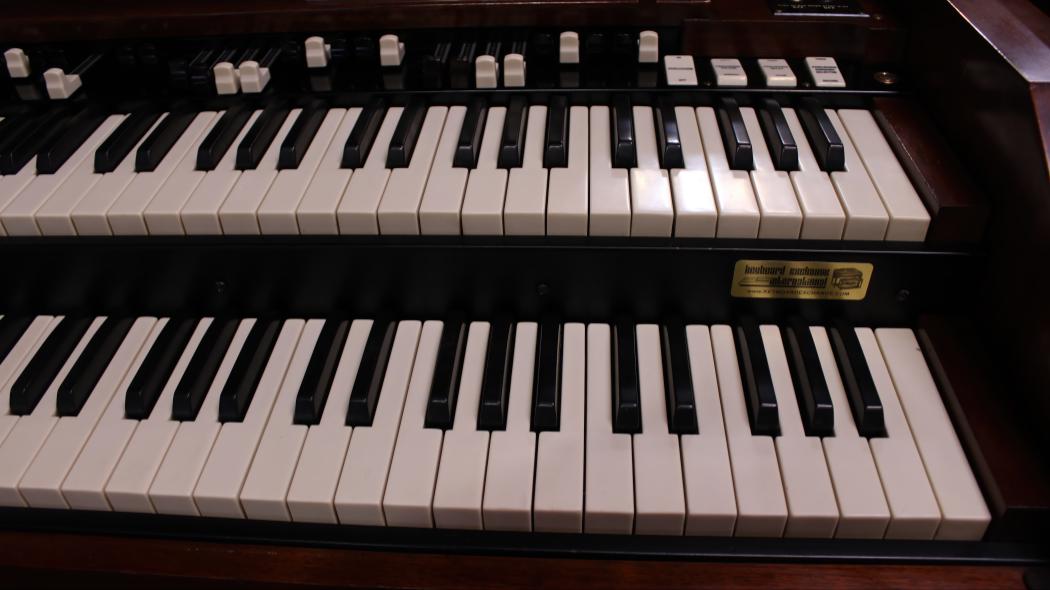 Restored 1957 Hammond C3 organ in walnut finish, inventory #644, Serial #68562