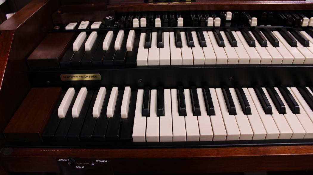 Restored 1957 Hammond C3 organ in walnut finish, inventory #644, Serial #68562