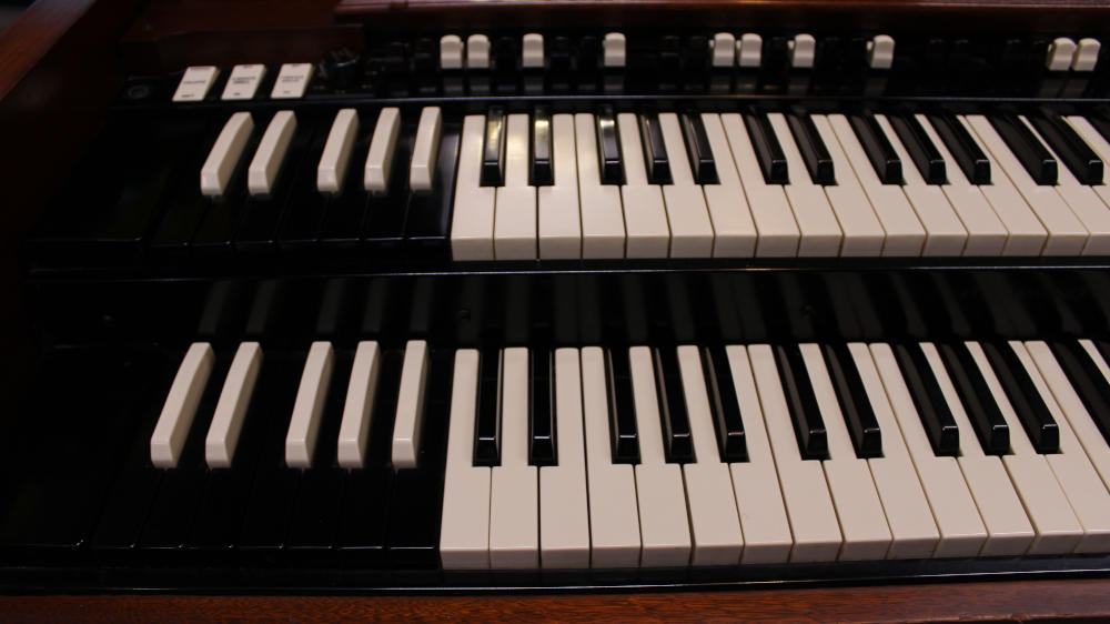 647 is a 1961 Hammond B-3 in a mahogany finish, Serial 84644, for sale now. A beautiful vintage organ with that unmistakable Hammond warmth, ready to bring music into your home, church, or studio. for sale!