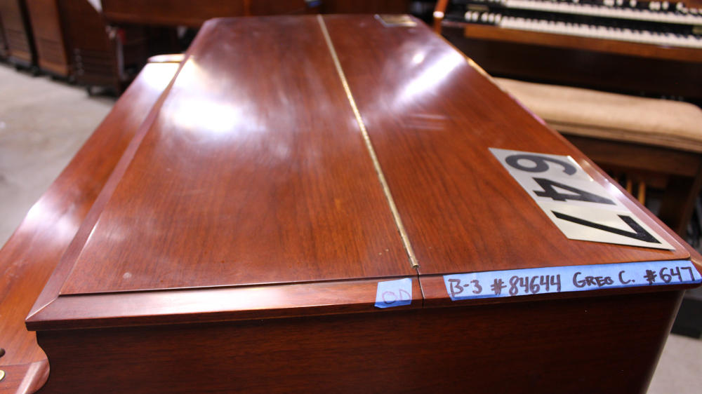 647 is a 1961 Hammond B-3 in a mahogany finish, Serial 84644, for sale now. A beautiful vintage organ with that unmistakable Hammond warmth, ready to bring music into your home, church, or studio.