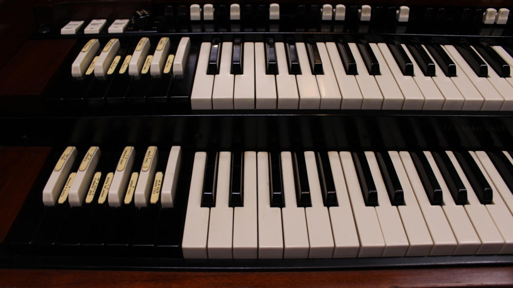 654 is a 1957 Hammond B3 in a walnut finish for sale!