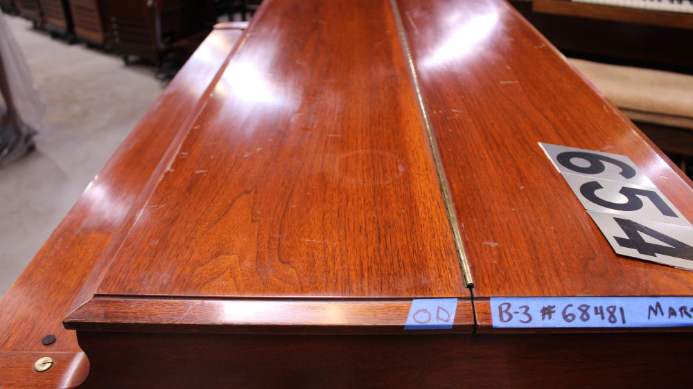 654 is a 1957 Hammond B3 in a walnut finish