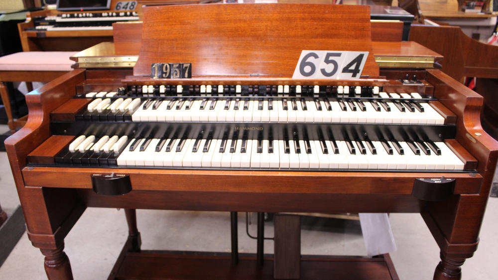 654 is a 1957 Hammond B3 in a walnut finish
