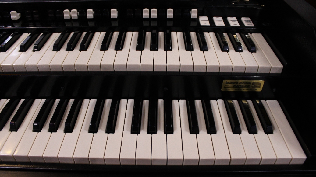 662 is a 1962 Hammond C3 in a Ebony finish for sale.