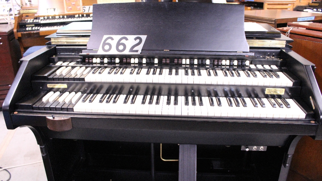 662 is a 1962 Hammond C3 in a Ebony finish for sale.