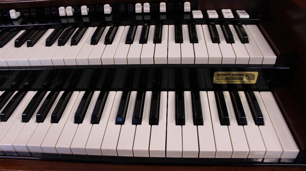 663 is a 1950 Hammond B2/B3 in a walnut finish for sale.  Serial #36877