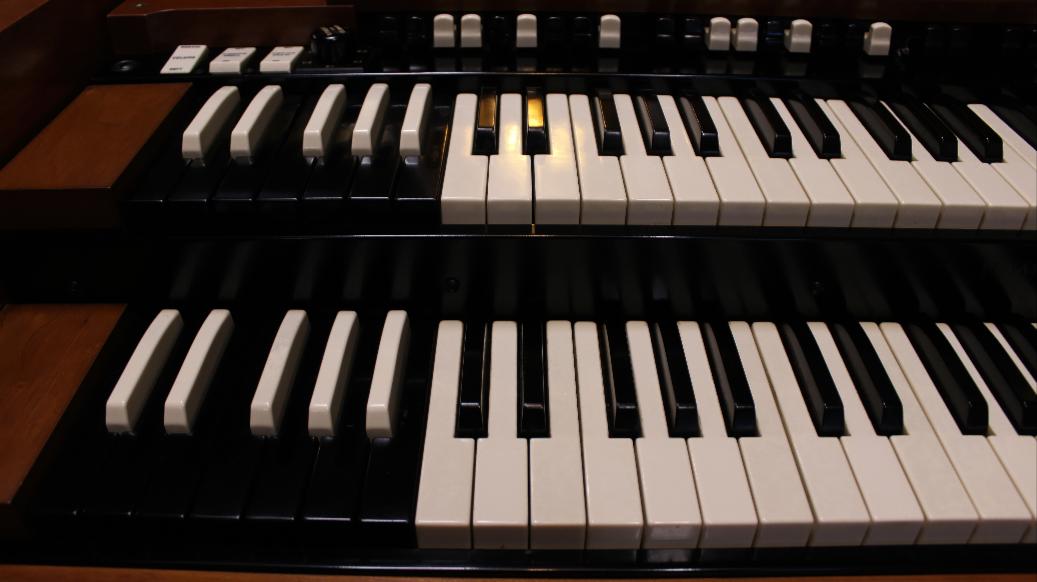 674 is a 1958 Hammond B3 in a fruitwood finish for sale!
