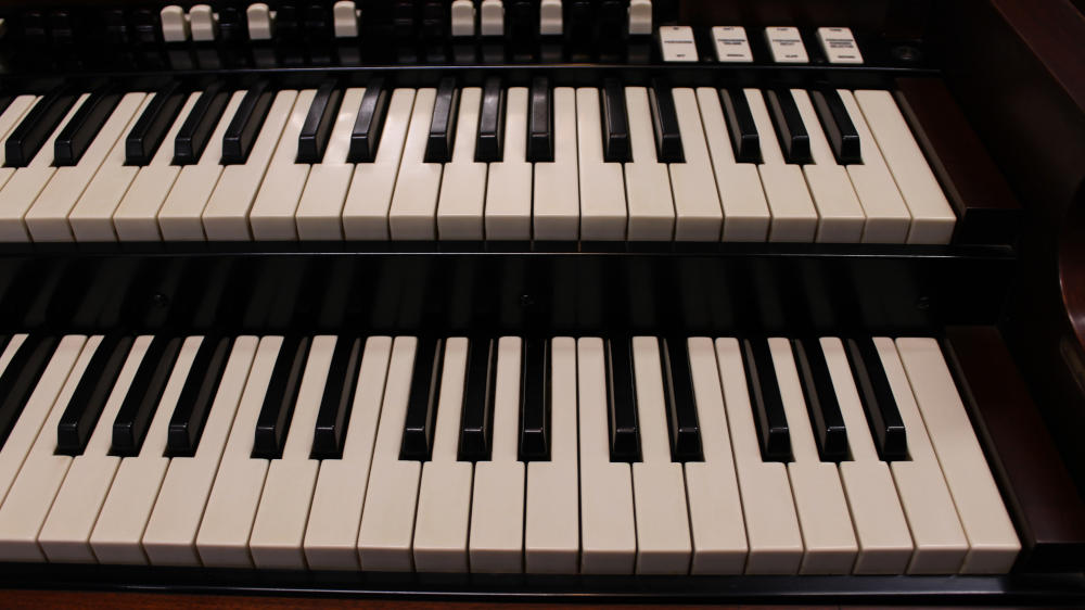 675 is a 1957 Hammond B-3 in a walnut finish, Serial 66954, for sale now. A rare golden-era instrument that represents the finest craftsmanship of Hammond's history.