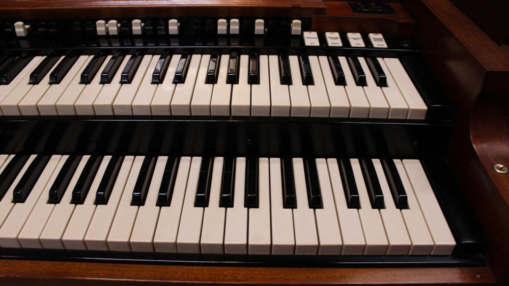 679 is a 1964 Hammond B-3 in a mahogany finish, Serial 91421, for sale now. An organ that carried the sound of the '60s—soul, gospel, and jazz all found their voice in the Hammond of this era.
