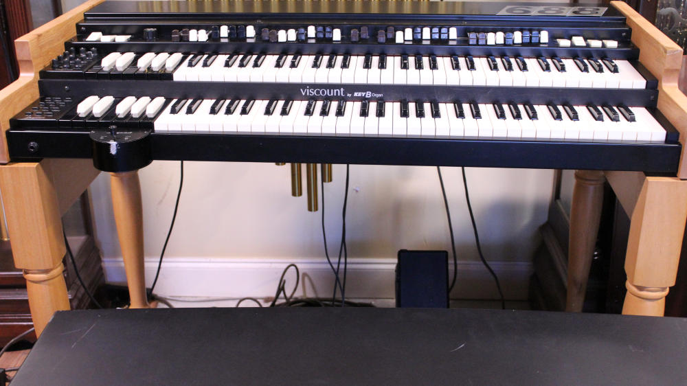 688 is an excellent Legend F-1 in a blonde finish, for sale now.