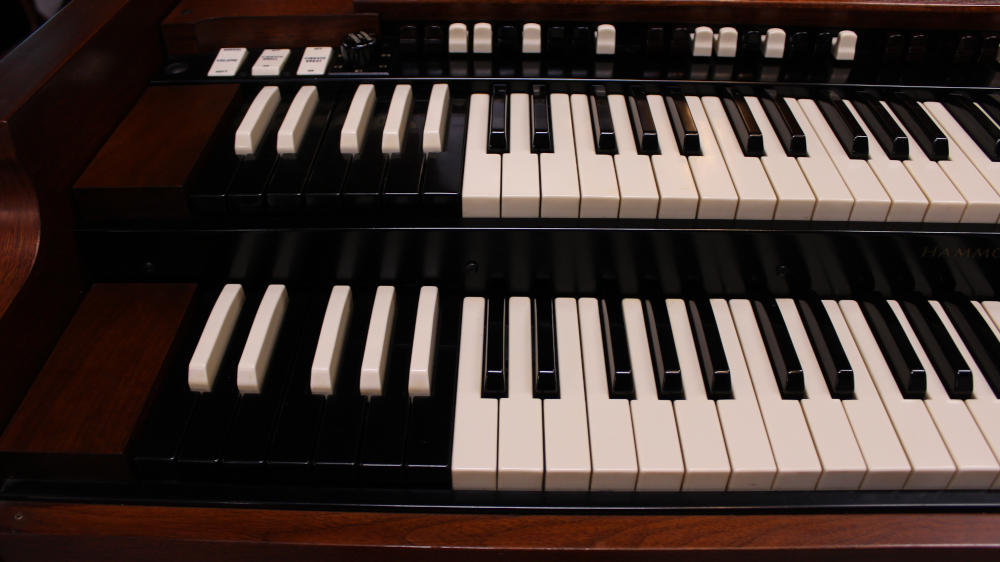 1957 Hammond B3 in mahogany, Serial #65597, for sale. A legendary vintage Hammond for musicians, churches, or collectors. for sale!