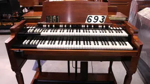 1963 Hammond B3 #693 in walnut finish, to be restored