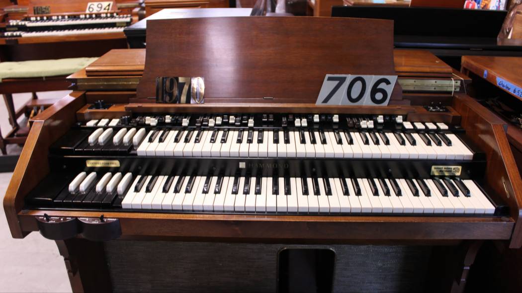706 is a 1962 Hammond C3 organ for sale