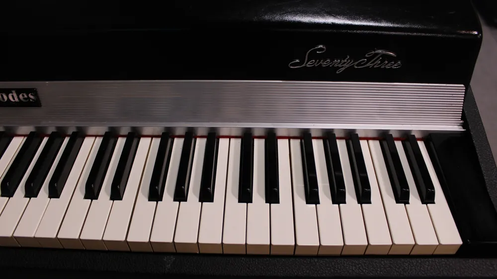 722 is a 1975 Fender Rhodes Stage 73 electric piano for sale!