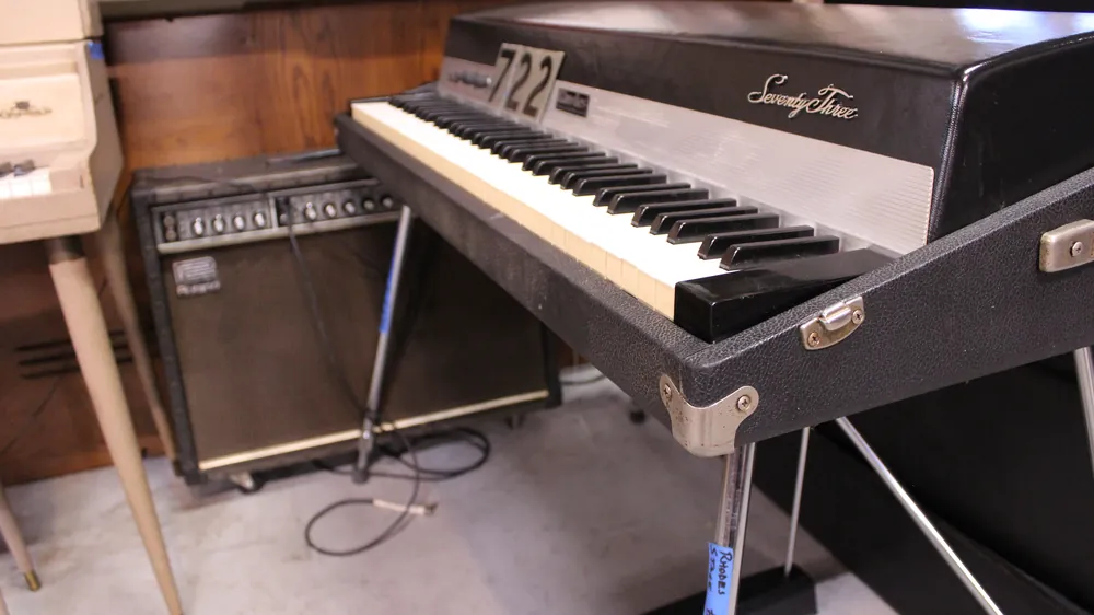 722 is a 1975 Fender Rhodes Stage 73 electric piano for sale!