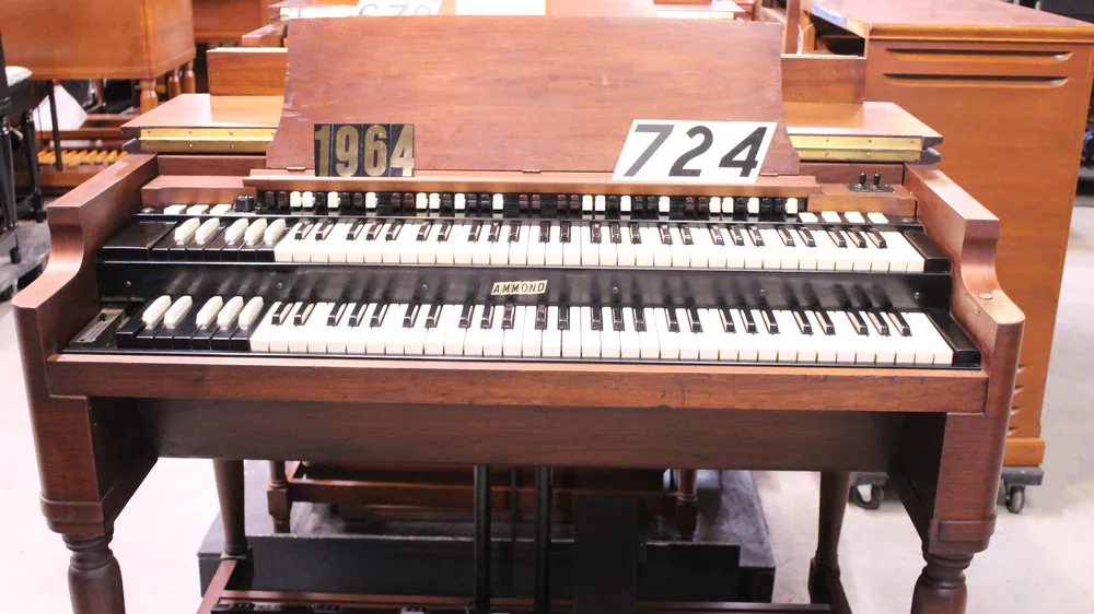 Front view of 1964 Hammond B3 #724 in mahogany finish, to be restored