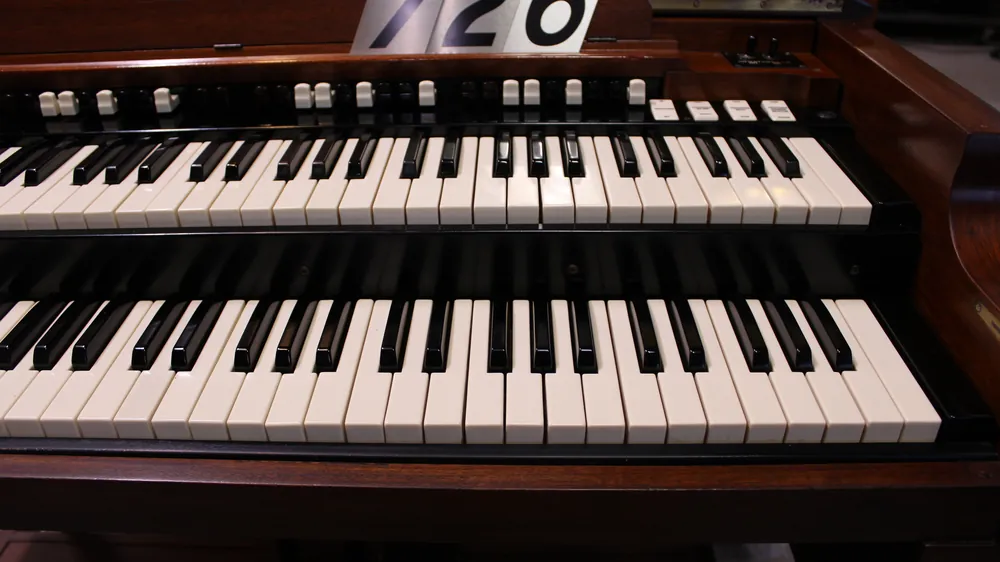 Dual manuals and drawbars on Hammond B3 #726 in walnut finish